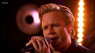 Olly Murs - Dear Darlin' - (Live Performance at Radio 2)