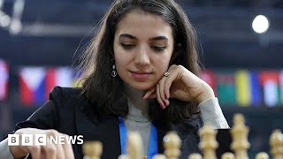 Top Iran chess player Sara Khadem exiled for refusing headscarf – BBC News