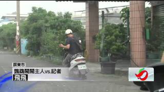 可愛！主人遛鸚鵡小跟班