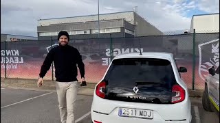 Piqué llega a la Kings League a bordo de un Renault Twingo