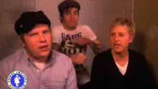 Ellen and Fall Out Boy sing "Womanizer" in the Bathroom on Ellen's Show HQ