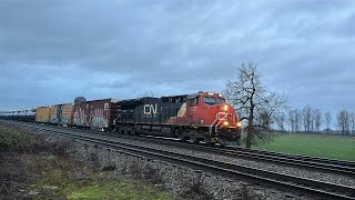 My First Train Of 2025!!!! CN Mixed Train East @ Matsqui BC Canada 04JAN25 ET44AC 3037 Leading