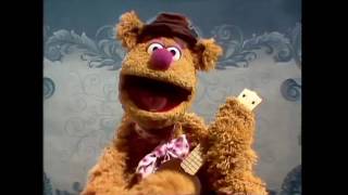 Muppet Songs: Fozzie Bear - The Pig Got Up and Slowly Walked Away