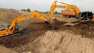 Pertolongan EXCAVATOR dengan Excavator. Kato vs kato