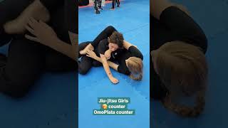 Jiu-jitsu Girls - shrimp \u0026 OmoPlata trapped