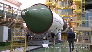 Прогресс М-23М. Установка головного обтекателя