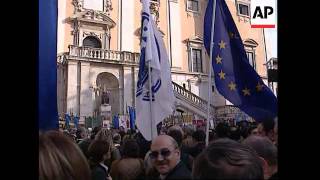 Italian mayors lead solidarity demo for people of Madrid