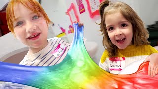 MAKiNG RAiNBOW SLiME with Adley Navey and Niko at Sloomoo in NYC!!  Family Vacation in the Big City