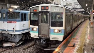 国鉄211系3000番台N326＋N338編成が回送電車として警笛を鳴らして流しノッチをしながら立川駅を発車するシーン（回526M）2021.12.17