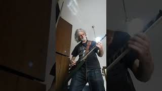 FRANKIE  FORCE  plays  SLAYER  (Raining Blood) ...con plettro...