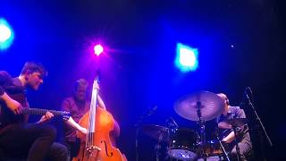 Ari Hoenig Trio: Lets cool one (Monk)