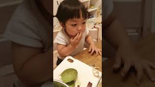 1歳児のつまみ食い