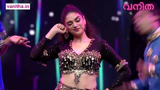 Super glamorous Aditi Rao Hydari performing Jimikki Kammal...  | Vanitha FIlm Awards 2019