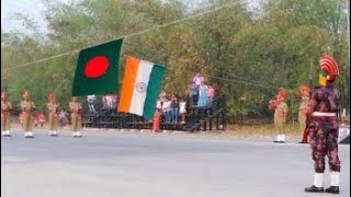 বাংলাবান্ধা  সীমান্তে বিএসএফ-বিজিবির যৌথ পতাকা প্যারেড