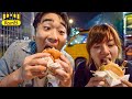 RAMLY BURGER - Malaysia's BELOVED Street Food (Don't Watch at Midnight) マレーシアで大人気の国民的ハンバーガーを食べてみた