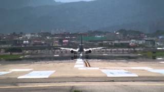 華信航空 MANDARIN AIRLINES Embraer ERJ-190AR B-16827在松山機場(TSA)10號跑道降落與起飛