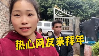 為了給光哥小鳳拜年，熱心網友大老遠騎車，還給了小鳳一個大紅包【田野小鳳】