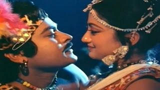 Swayam Krushi Movie || Kamudu Kamudu Video Song || Chiranjeevi, Vijayashanti