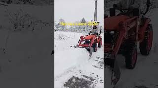 Чистка снега мини-трактором #минитрактор #zimani #kubota #b2741 #зимани #снег2024 #snow