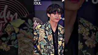 the fact that he isn't doing anything besides posing is crazy😳#taehyung