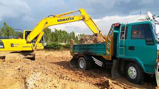 รถขุดโคมัตสุ  KOMATSU PC200 ขุดตักดินใส่รถหกล้อดั้มดิน แต่งหล่อท่อดัง (ทีมงานกำนันพีรพล) Dump Trucks