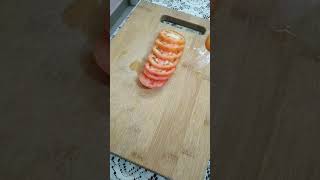 How to cut tomato into slices || Slicing Tomato for sandwich and burger