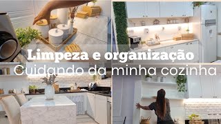 Organizando compras no armário | Reposição nos potes de mantimentos | Decorando um novo cantinho