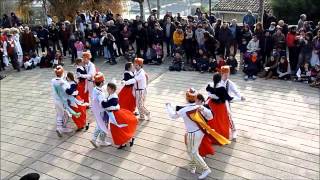 DÍA DE SAN ESTEBAN EN BERRIOZAR 26-12-2015 GRUPO DE DANTZAS TXORI ZURI