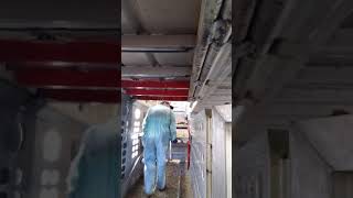 unloading pigs