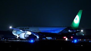 夜の小松空港にGE90サウンドが鳴り響く EVA Air Boeing 777-36N/ER B-16732