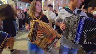 As brilhantes irmãs Pires a encantarem as festas de Ponte da Barca.