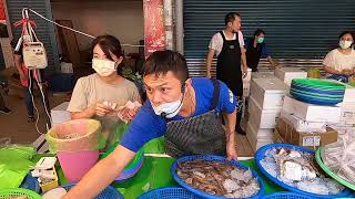 瘋哥騎驢找馬，到底找什麼呢 高雄金獅湖市場海鮮拍賣興達港王中皇海鮮叫賣