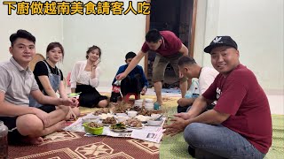 越南農村生活，美食團隊下廚表演做越南美食請外國客人吃。