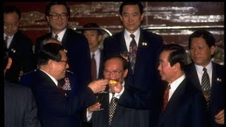 1994年3月28日上午，江泽民在人民大会堂中央大厅主持仪式，欢迎韩国总统金泳三和夫人访问。欢迎仪式后，双方举行了会谈。会谈后，双方签署了协定。晚上，设宴欢迎金泳三和夫人一行。 ​​​