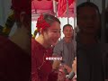 the wedding scene light elder brother to help sing everyone is happy and happy