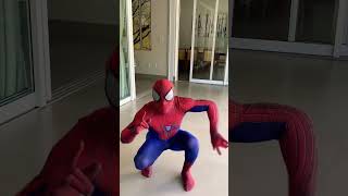 Homem aranha virando mortal.