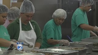 Lanakila Meals On Wheels Prepares Thanksgiving Dinner For 600 Seniors ...