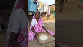 माईला झाल्या लेकी, लेकी ग, बापाला झाल्या जड... Village song