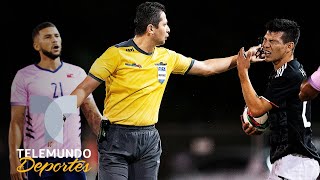 ¿Y el VAR? Árbitro le da tremendo manotazo al Chucky Lozano | Telemundo Deportes