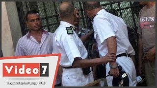 بالفيديو..مشادات كلامية بين الأمن أثناء محاكمة 6 متهمين بالتحرش بفتيات التحرير