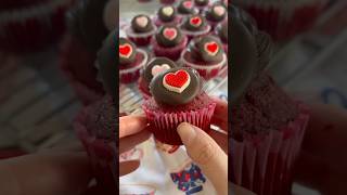 Red Velvet Cupcakes with Marshmallow Creme Filling \u0026 Chocolate Fudge Frosting - Happy Bake Day