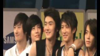 080713 Kyuhyun being ridiculously cute with Siwon [Fancam]