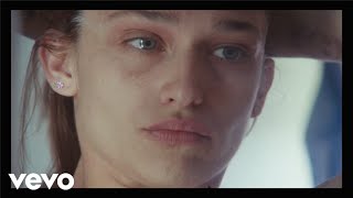 Alex Cameron - Stranger's Kiss (Duet with Angel Olsen) (Official Video)