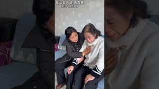 女儿因工作繁忙请保姆照顾母亲保姆竟然P走母亲的养老金！ #法律咨询 #保姆 #关爱老人 #经济纠纷 #诈骗罪   抖音