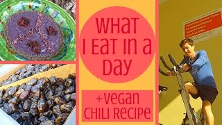 What a Vegan College Student Eats In a Day  +Vegan Chili Recipe