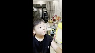 祝大家立秋快乐！都喝上秋天第一杯奶茶，都有被关怀#我家臭小子 #秋天的第一杯奶茶 #语出惊人的熊孩子 #小机灵鬼