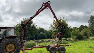 Köp Traktor Valmet 702 med skogsvagn Nokka 29 på Klaravik