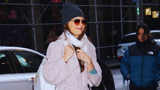 Katie Holmes’s Airport Loafers: The Secret to Comfort & Style