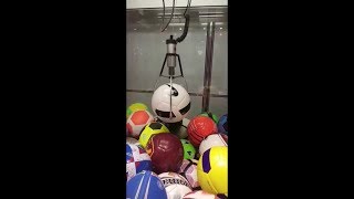WINNING A BALL FROM THE CLAW MACHINE!!