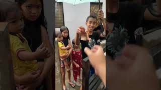 Mga bata nag paulan para mamasko